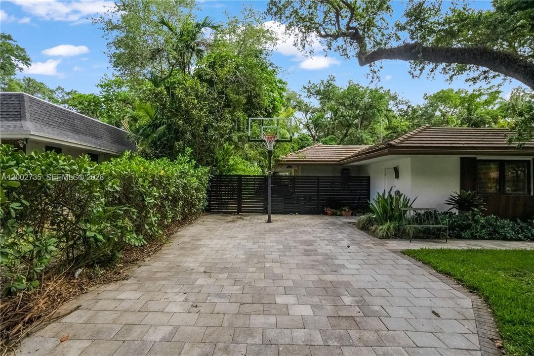 For Sale: $2,650,000 (5 beds, 4 baths, 3271 Square Feet)