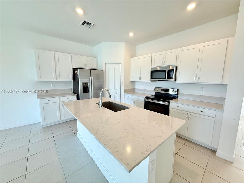 For Rent: $3,000 (3 beds, 2 baths, 1695 Square Feet)