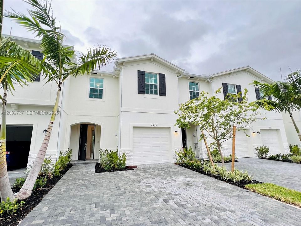 For Rent: $3,000 (3 beds, 2 baths, 1695 Square Feet)
