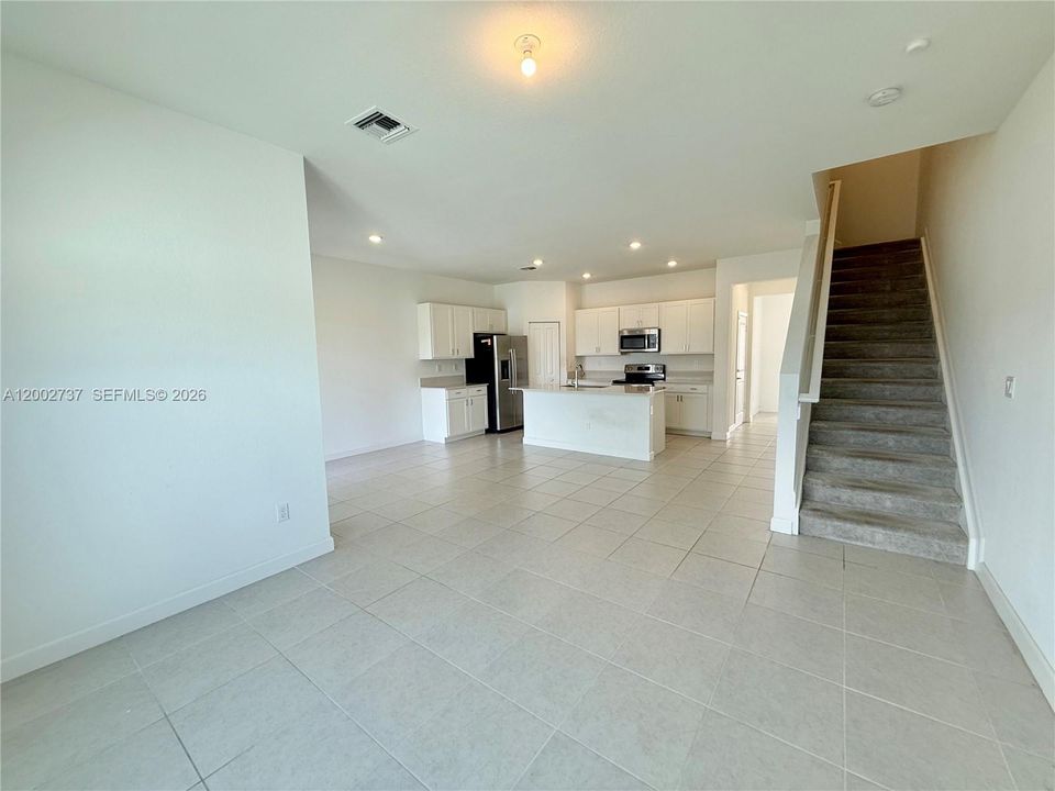 For Rent: $3,000 (3 beds, 2 baths, 1695 Square Feet)