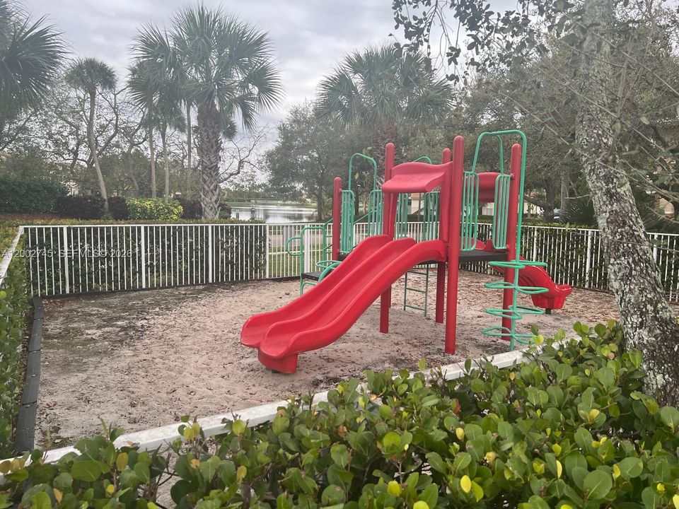 Recently Rented: $2,800 (3 beds, 2 baths, 1210 Square Feet)