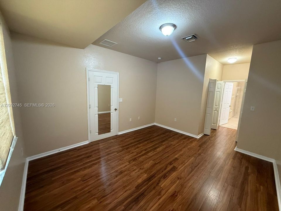 Recently Rented: $2,800 (3 beds, 2 baths, 1210 Square Feet)