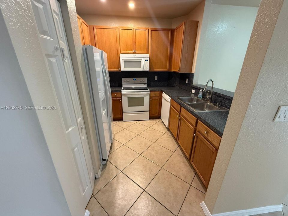 Recently Rented: $2,800 (3 beds, 2 baths, 1210 Square Feet)