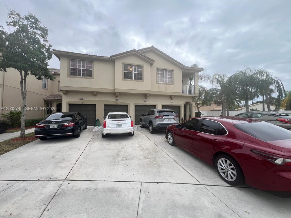 Recently Rented: $2,800 (3 beds, 2 baths, 1210 Square Feet)