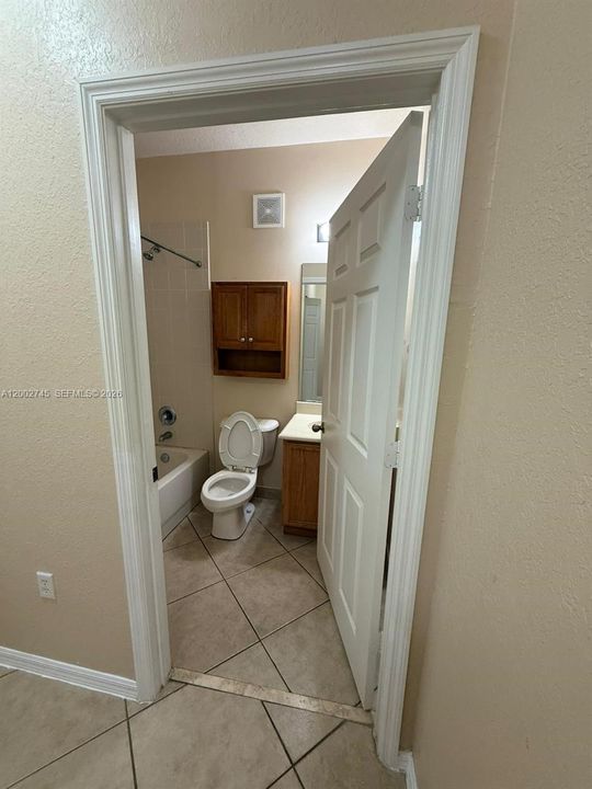 Recently Rented: $2,800 (3 beds, 2 baths, 1210 Square Feet)