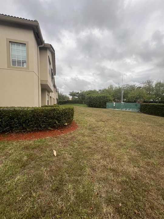 Recently Rented: $2,800 (3 beds, 2 baths, 1210 Square Feet)
