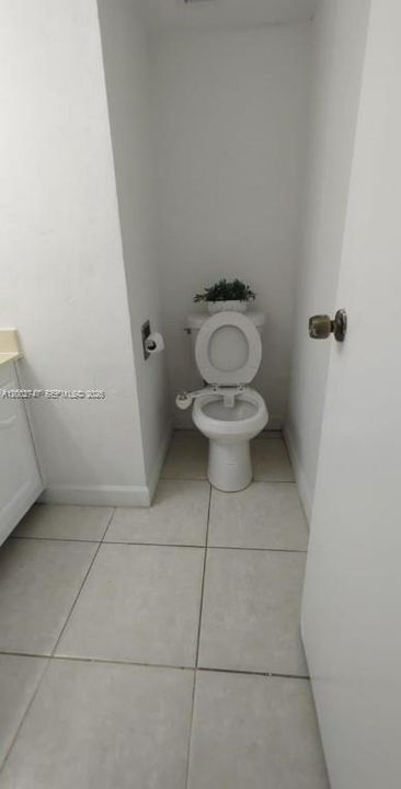 For Sale: $190,000 (1 beds, 1 baths, 778 Square Feet)
