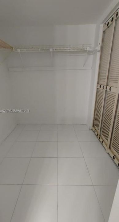For Sale: $190,000 (1 beds, 1 baths, 778 Square Feet)