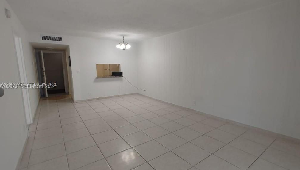 For Sale: $190,000 (1 beds, 1 baths, 778 Square Feet)