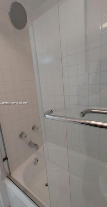 For Sale: $190,000 (1 beds, 1 baths, 778 Square Feet)