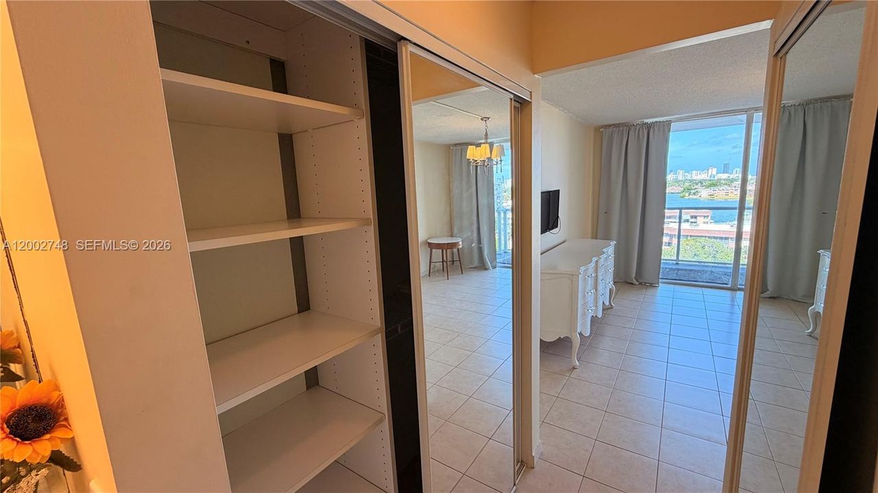 Activo con contrato: $1,600 (1 camas, 2 baños, 861 Pies cuadrados)