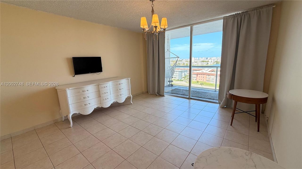 Activo con contrato: $1,600 (1 camas, 2 baños, 861 Pies cuadrados)