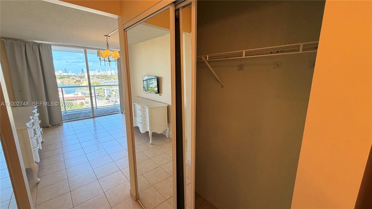 Activo con contrato: $1,600 (1 camas, 2 baños, 861 Pies cuadrados)