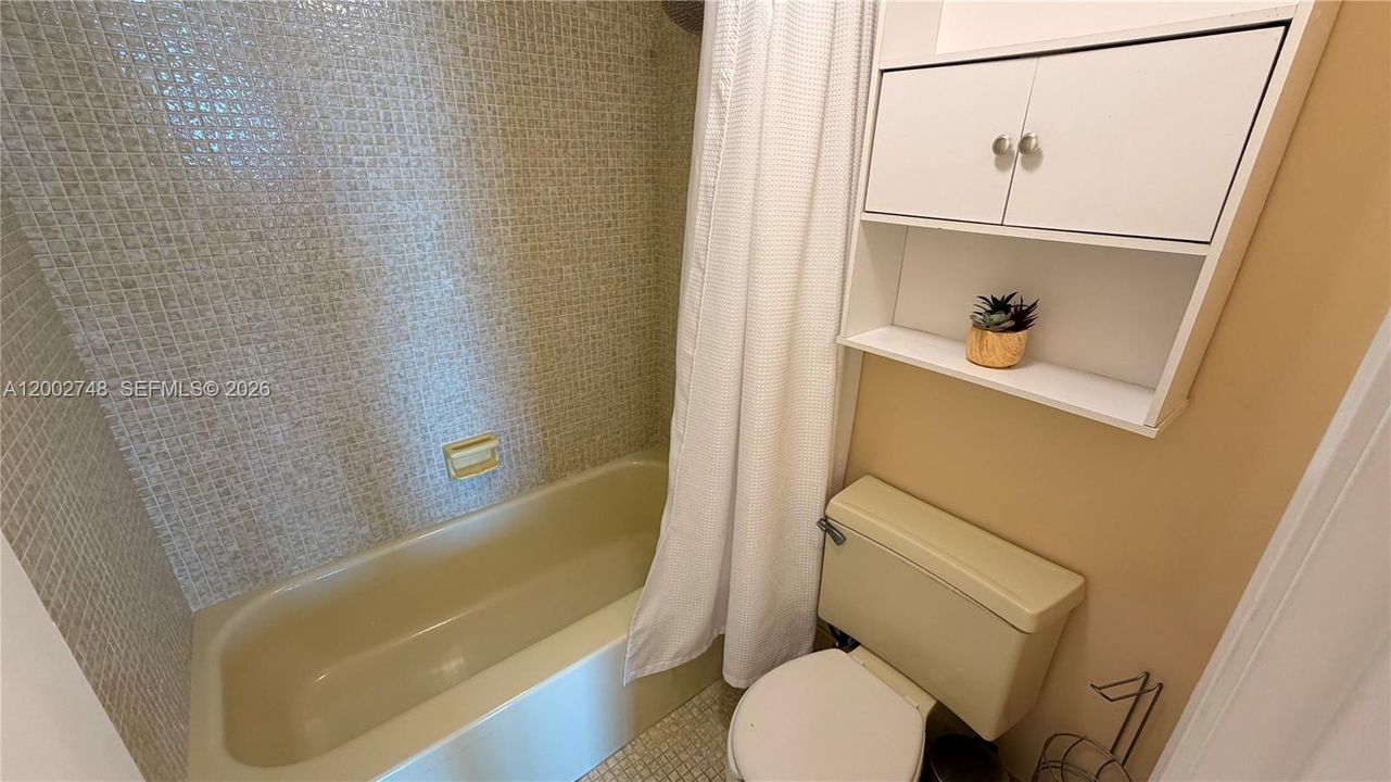 Activo con contrato: $1,600 (1 camas, 2 baños, 861 Pies cuadrados)