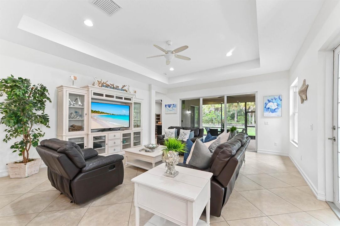 18 family room 01