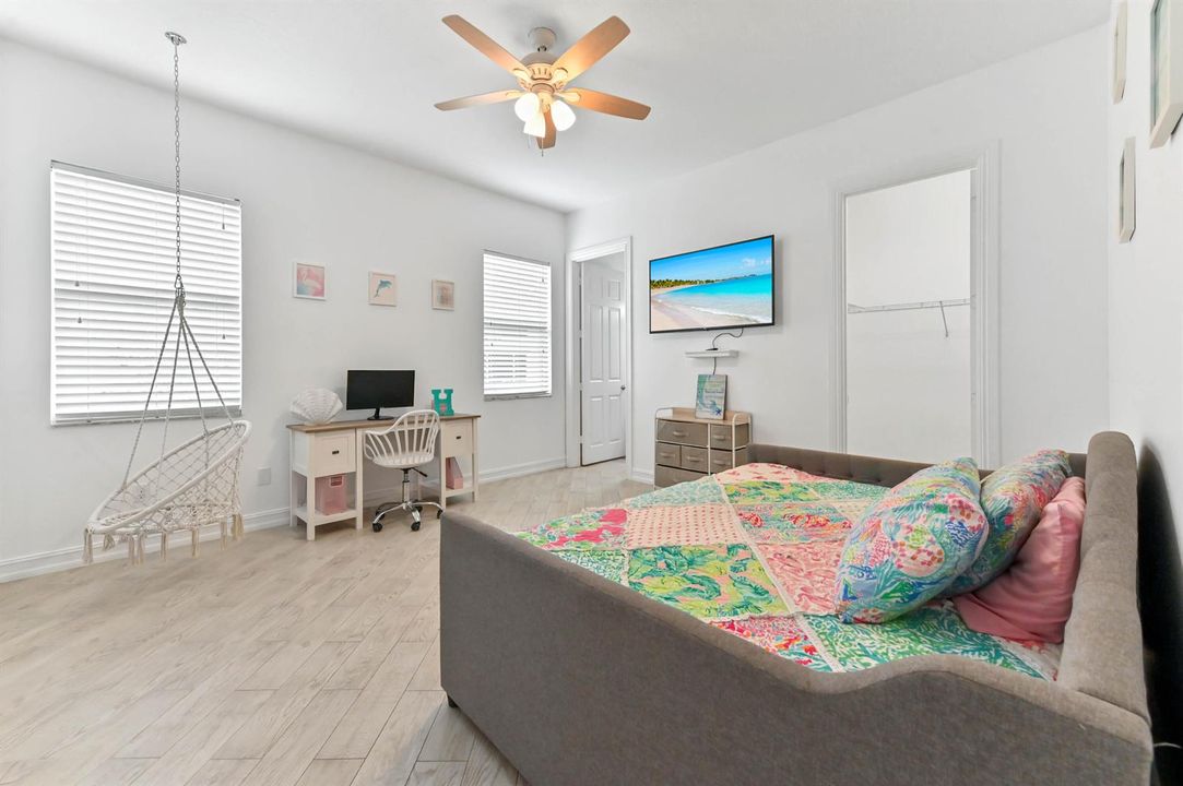28 bedroom 01