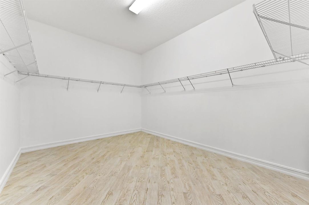 40 closet 01