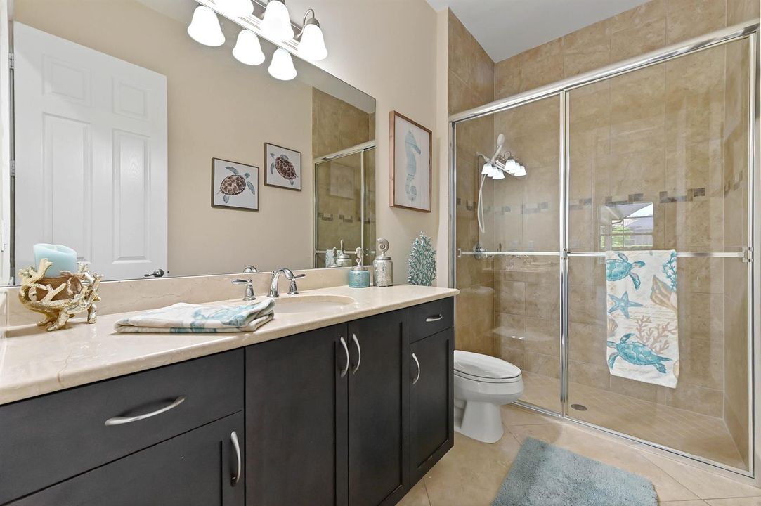 24 bathroom 01