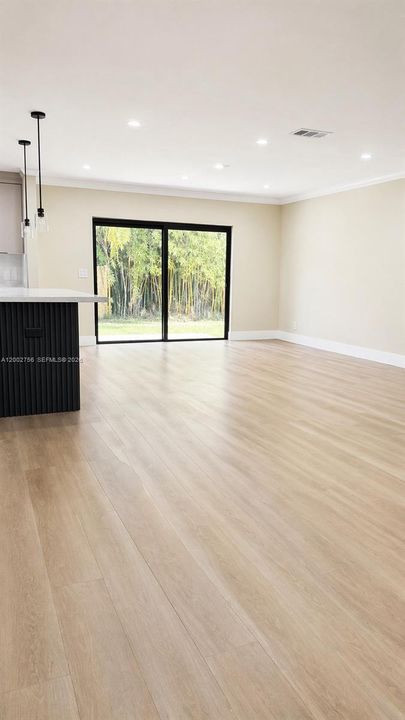 Vendido Recientemente: $599,900 (3 camas, 2 baños, 1686 Pies cuadrados)