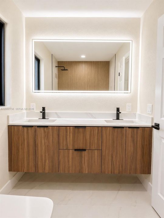 Vendido Recientemente: $599,900 (3 camas, 2 baños, 1686 Pies cuadrados)