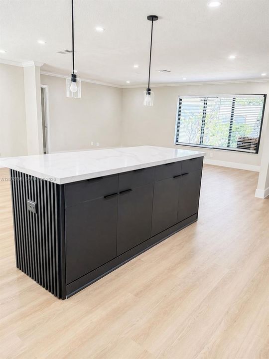 Vendido Recientemente: $599,900 (3 camas, 2 baños, 1686 Pies cuadrados)
