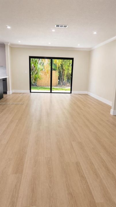 Vendido Recientemente: $599,900 (3 camas, 2 baños, 1686 Pies cuadrados)