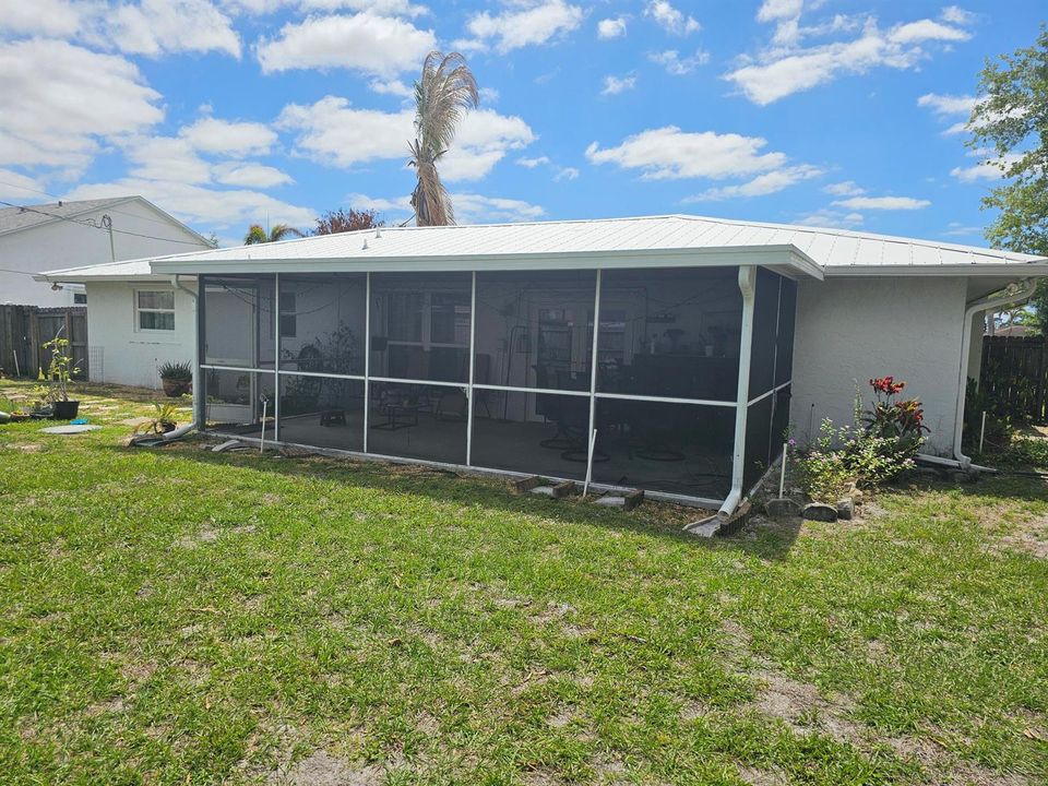 Big fenced back yard