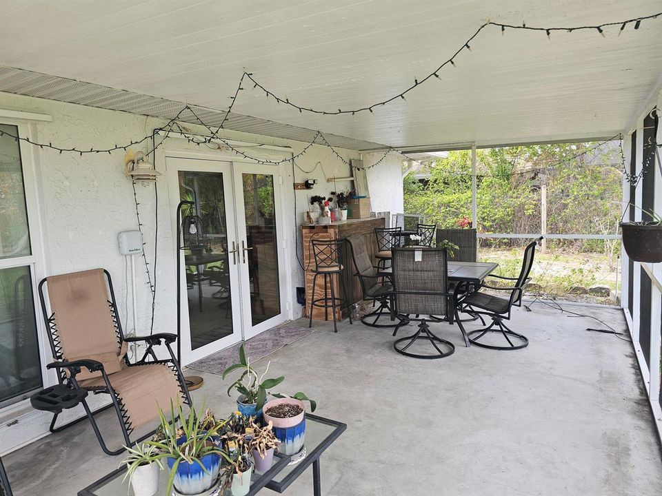 Screen patio