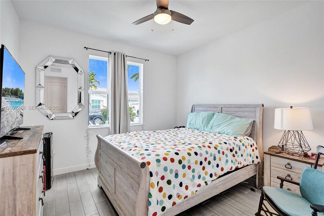 Active With Contract: $399,000 (2 beds, 2 baths, 1319 Square Feet)
