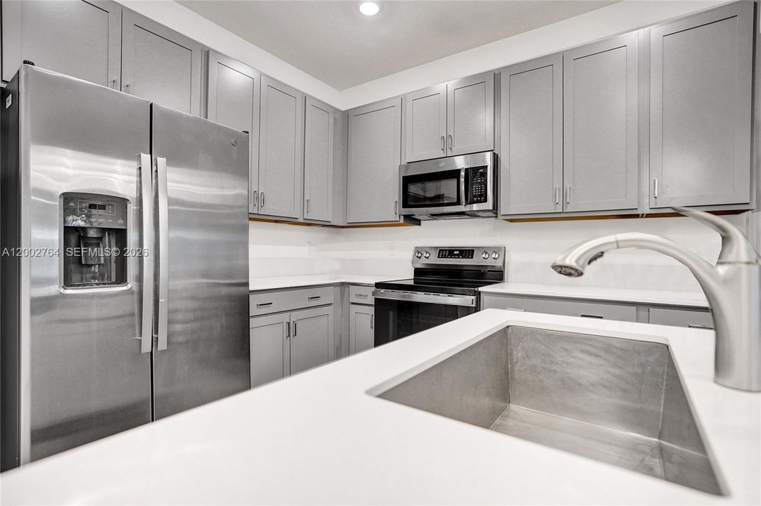 Active With Contract: $399,000 (2 beds, 2 baths, 1319 Square Feet)