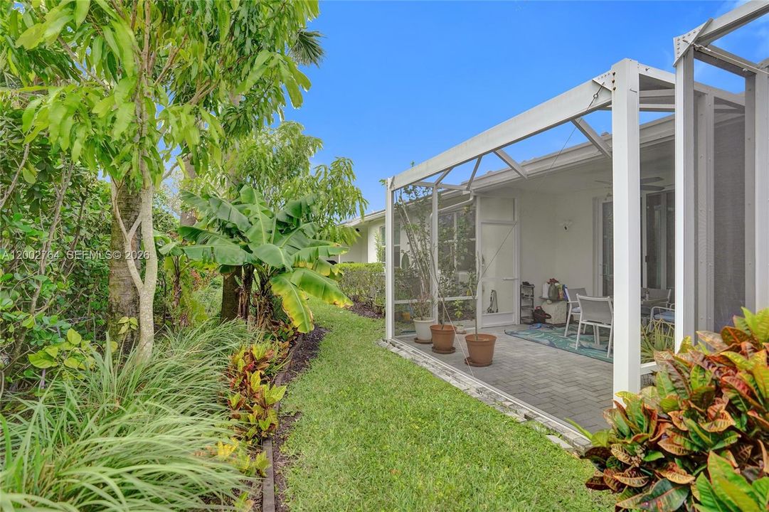 Active With Contract: $399,000 (2 beds, 2 baths, 1319 Square Feet)