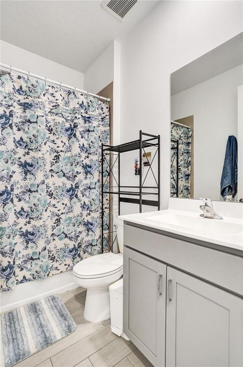 Active With Contract: $399,000 (2 beds, 2 baths, 1319 Square Feet)