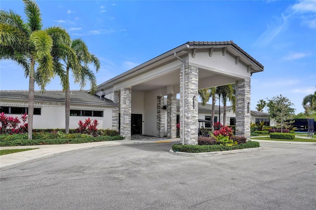 Active With Contract: $399,000 (2 beds, 2 baths, 1319 Square Feet)