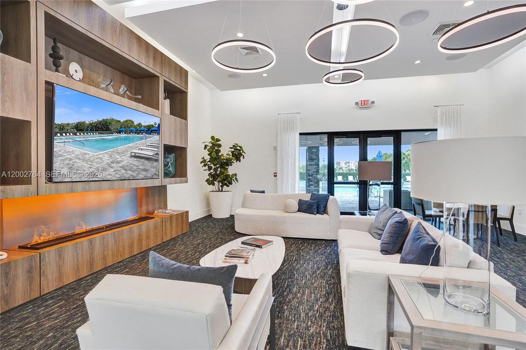 Active With Contract: $399,000 (2 beds, 2 baths, 1319 Square Feet)