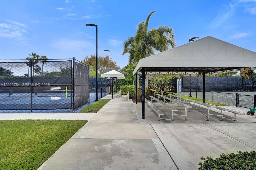 Active With Contract: $399,000 (2 beds, 2 baths, 1319 Square Feet)