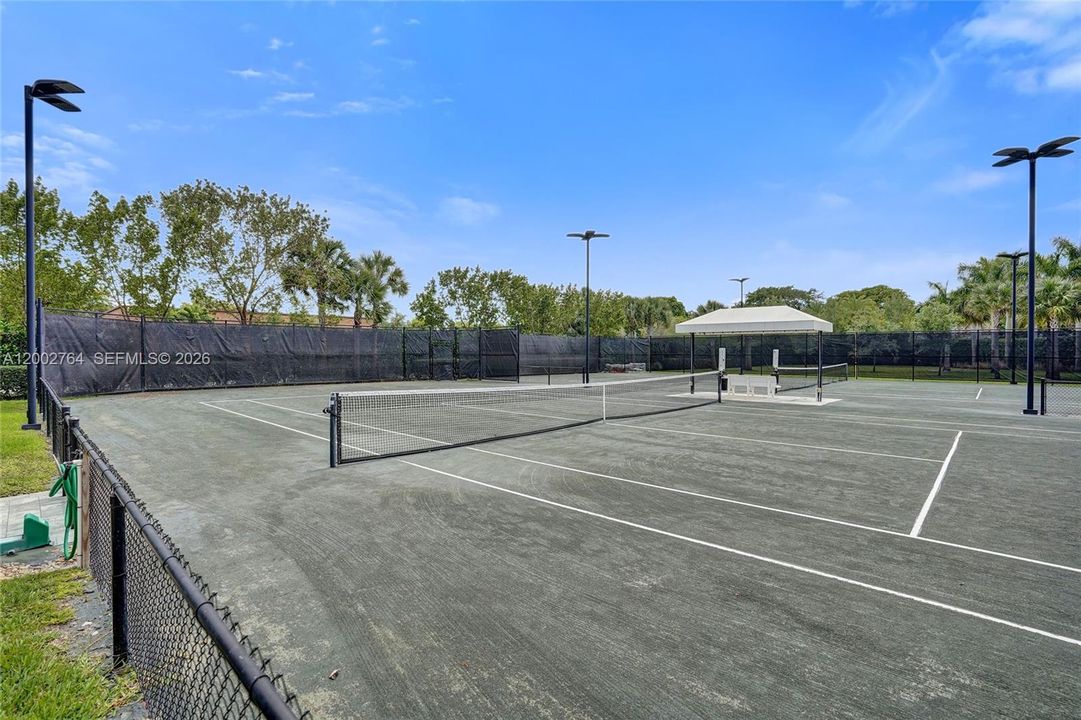 Active With Contract: $399,000 (2 beds, 2 baths, 1319 Square Feet)