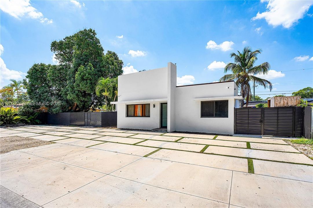 En Venta: $1,195,000 (9 camas, 6 baños, 4339 Pies cuadrados)