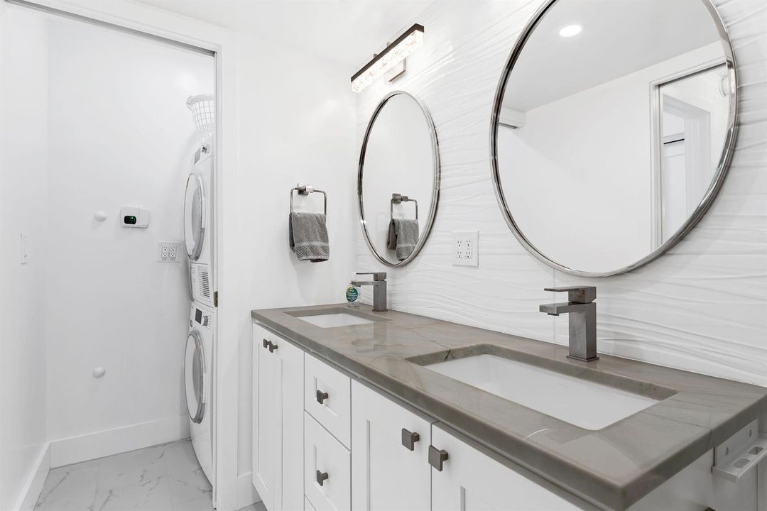 washer & dryer in unit
