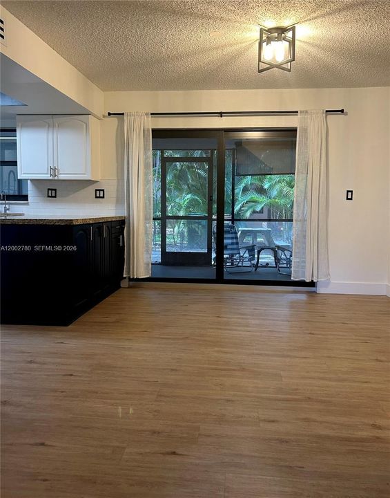 Active With Contract: $2,500 (2 beds, 1 baths, 1170 Square Feet)