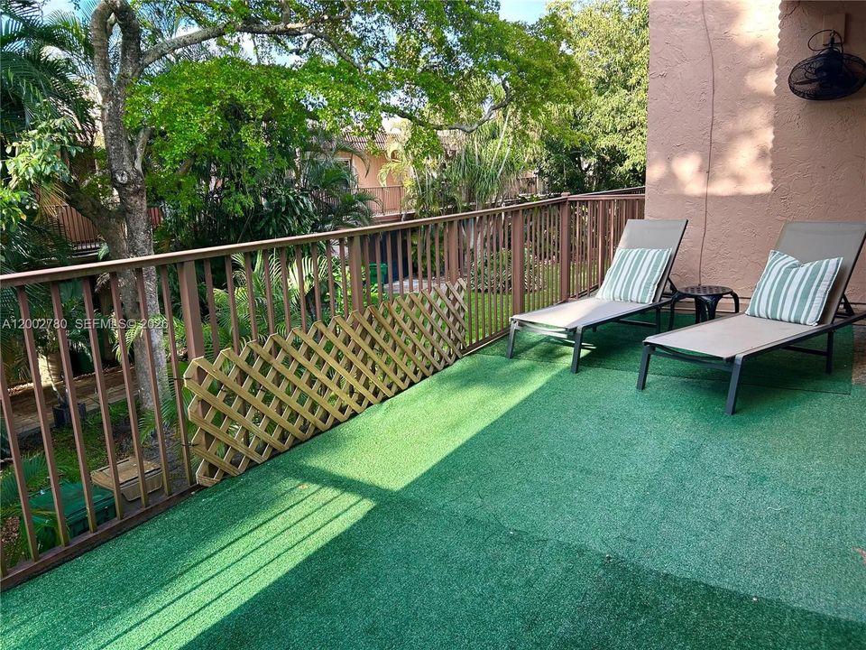 Active With Contract: $2,500 (2 beds, 1 baths, 1170 Square Feet)