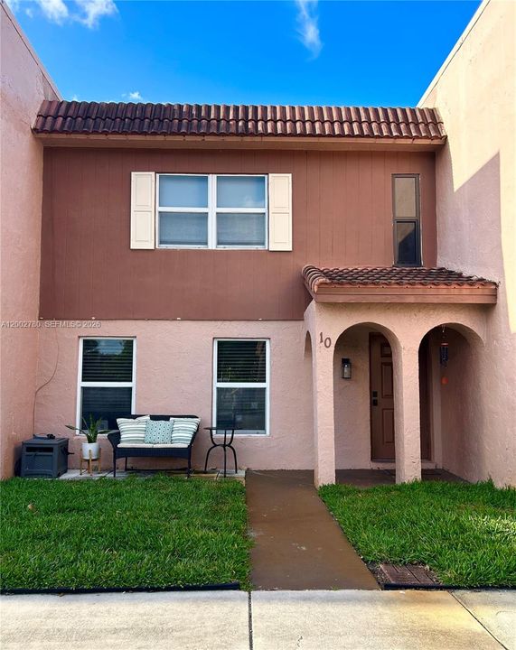 Active With Contract: $2,500 (2 beds, 1 baths, 1170 Square Feet)