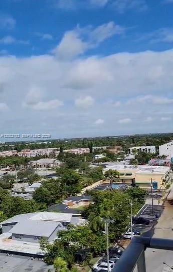 For Sale: $178,000 (1 beds, 1 baths, 690 Square Feet)