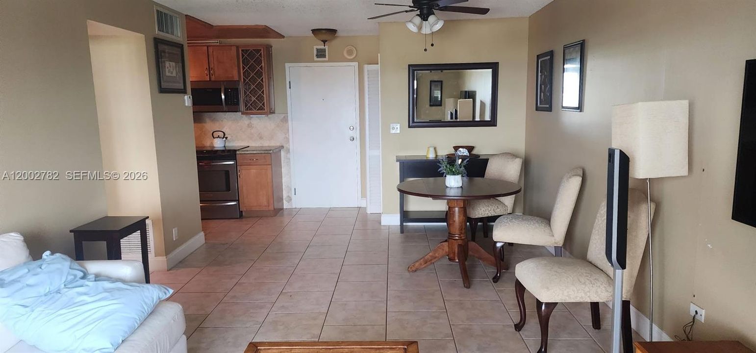 For Sale: $178,000 (1 beds, 1 baths, 690 Square Feet)