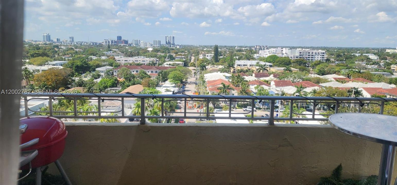 For Sale: $178,000 (1 beds, 1 baths, 690 Square Feet)