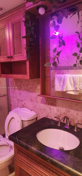For Sale: $178,000 (1 beds, 1 baths, 690 Square Feet)
