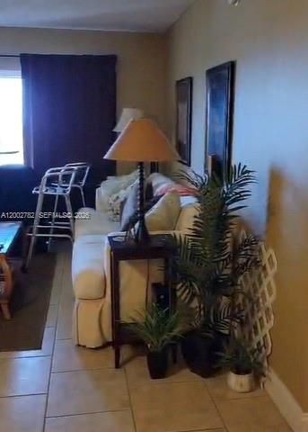 For Sale: $178,000 (1 beds, 1 baths, 690 Square Feet)