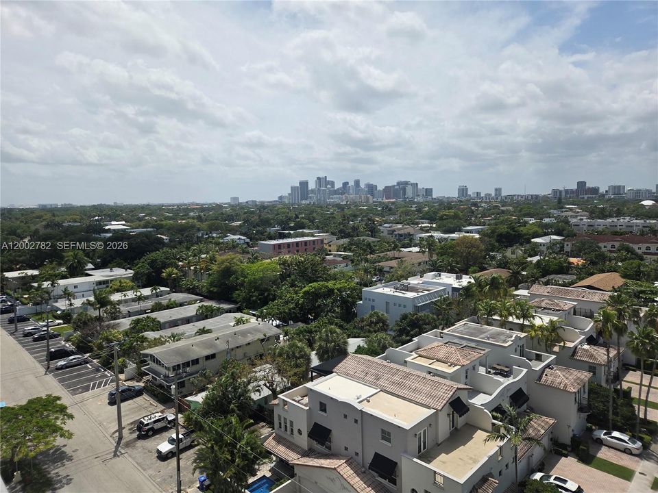 For Sale: $178,000 (1 beds, 1 baths, 690 Square Feet)