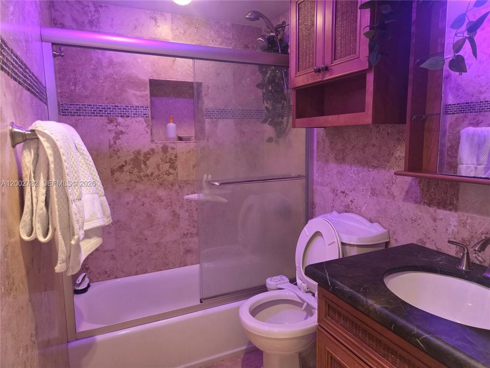 For Sale: $178,000 (1 beds, 1 baths, 690 Square Feet)