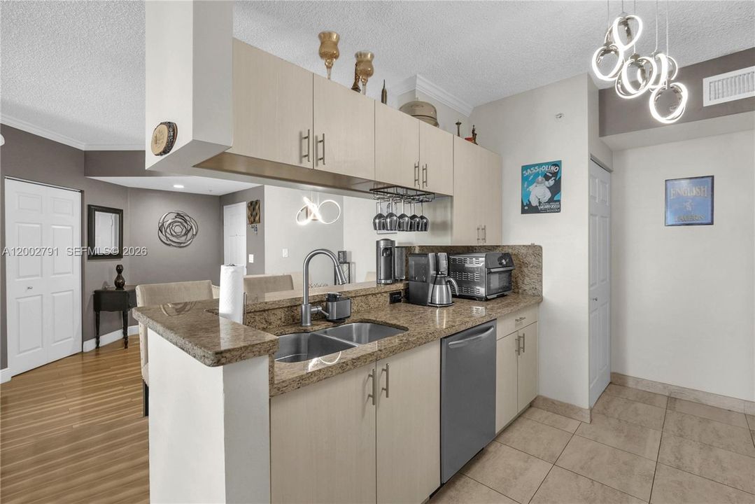 For Sale: $536,000 (3 beds, 2 baths, 1264 Square Feet)
