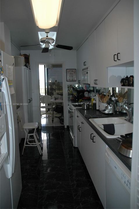 En Venta: $545,000 (2 camas, 2 baños, 1426 Pies cuadrados)
